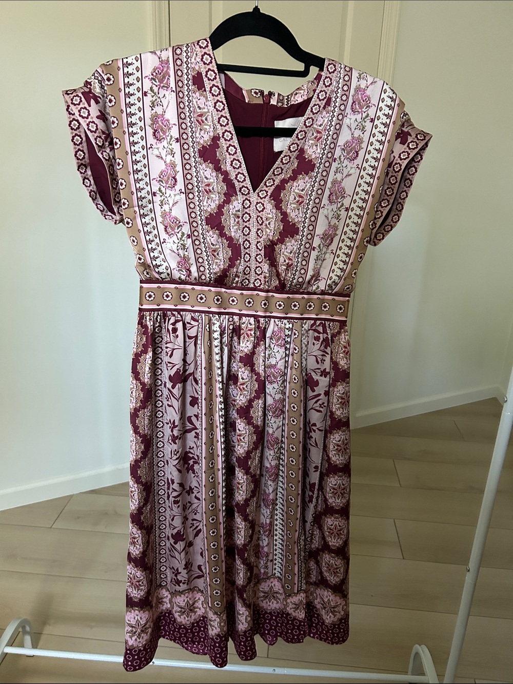 Gal Meets Glam Wine and Blush Floral V-Neck Midi Dress with Tan Accents
